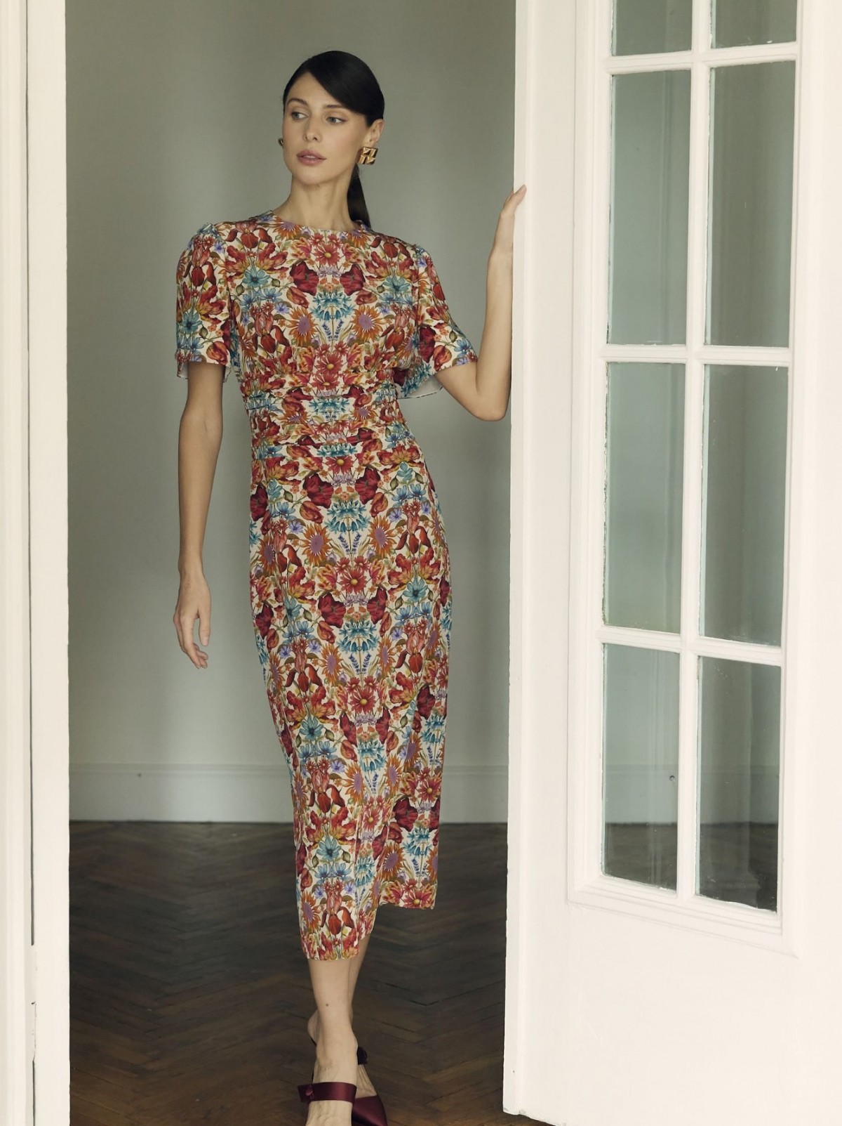 Платье прямого силуэта